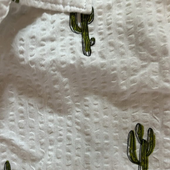 Seersucker short sleeve button down with cactus print - Picture 4 of 4